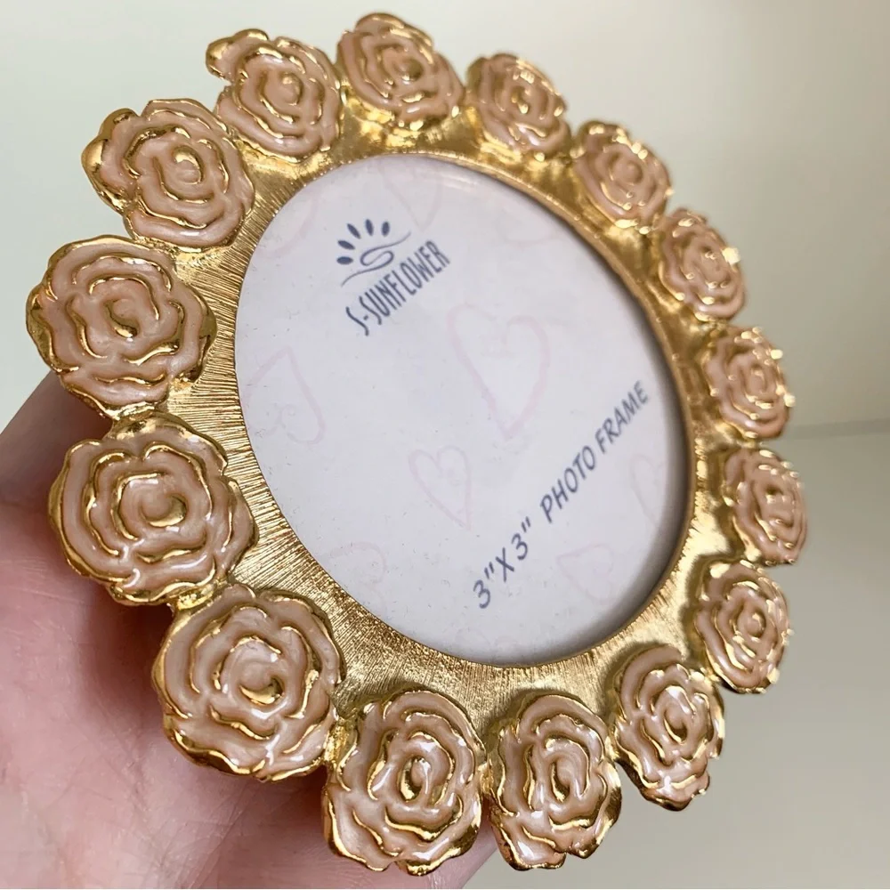 NWOT Vintage gold enamel rose photo frame